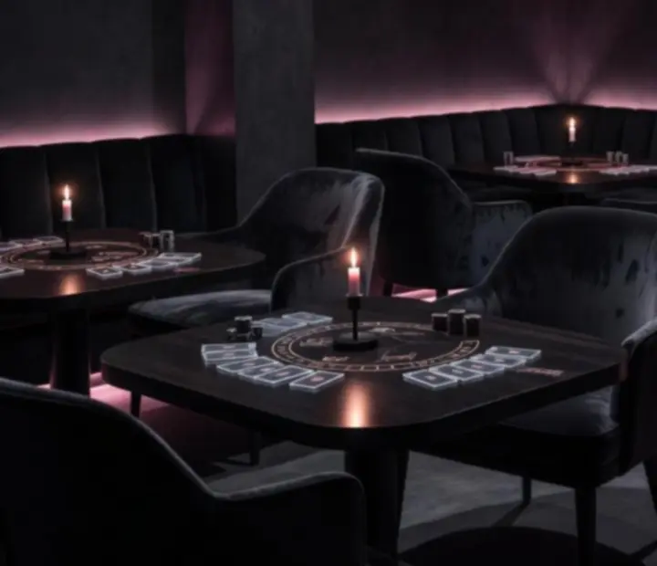 Luxusní tmavý interiér a lounge prostor pro blackjack v restauraci Bravoriaim