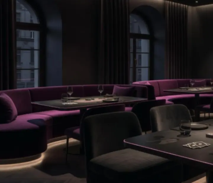 Elegantní večerní interiér restaurace Bravoriaim v tlumeném světle