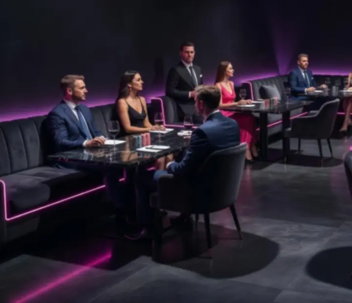 Tmavé elegantní prostředí restaurace Bravoriaim pro ruletové večery